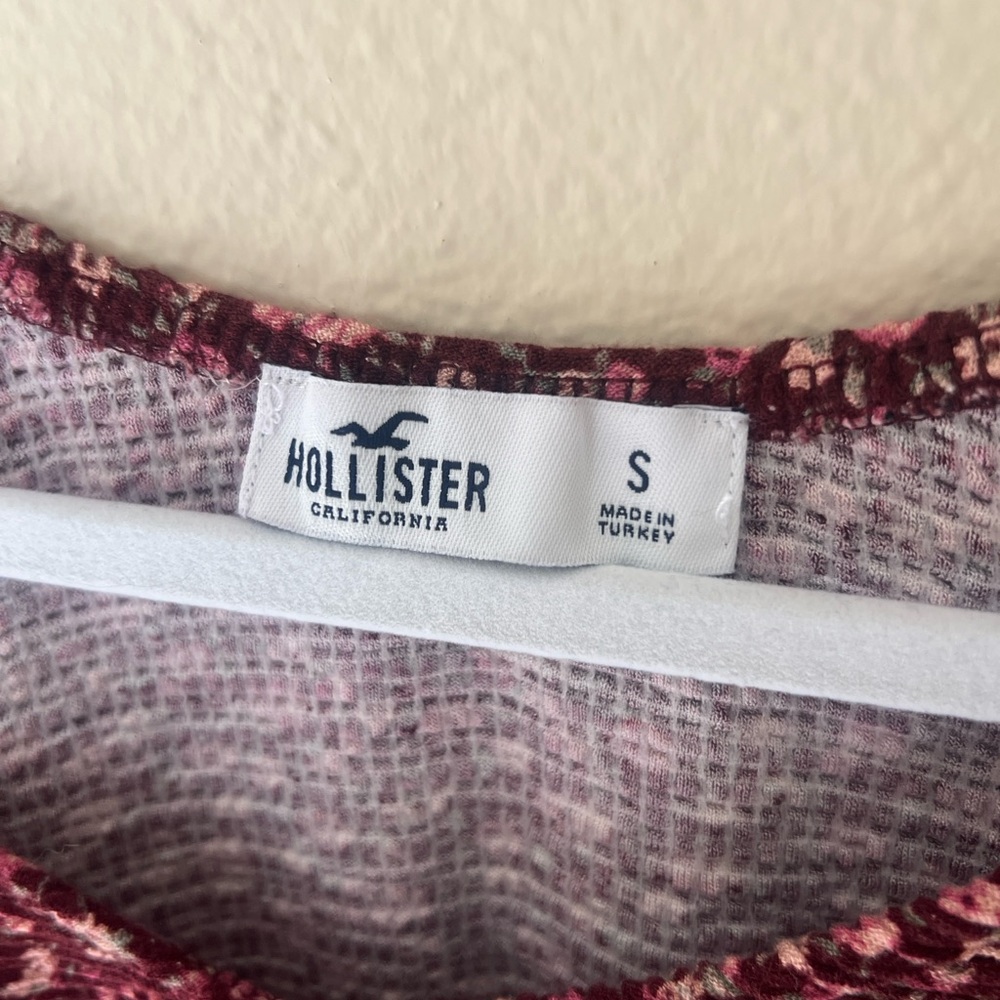 Floral Hollister Long Sleeve V-Neck - Picture 6 of 6